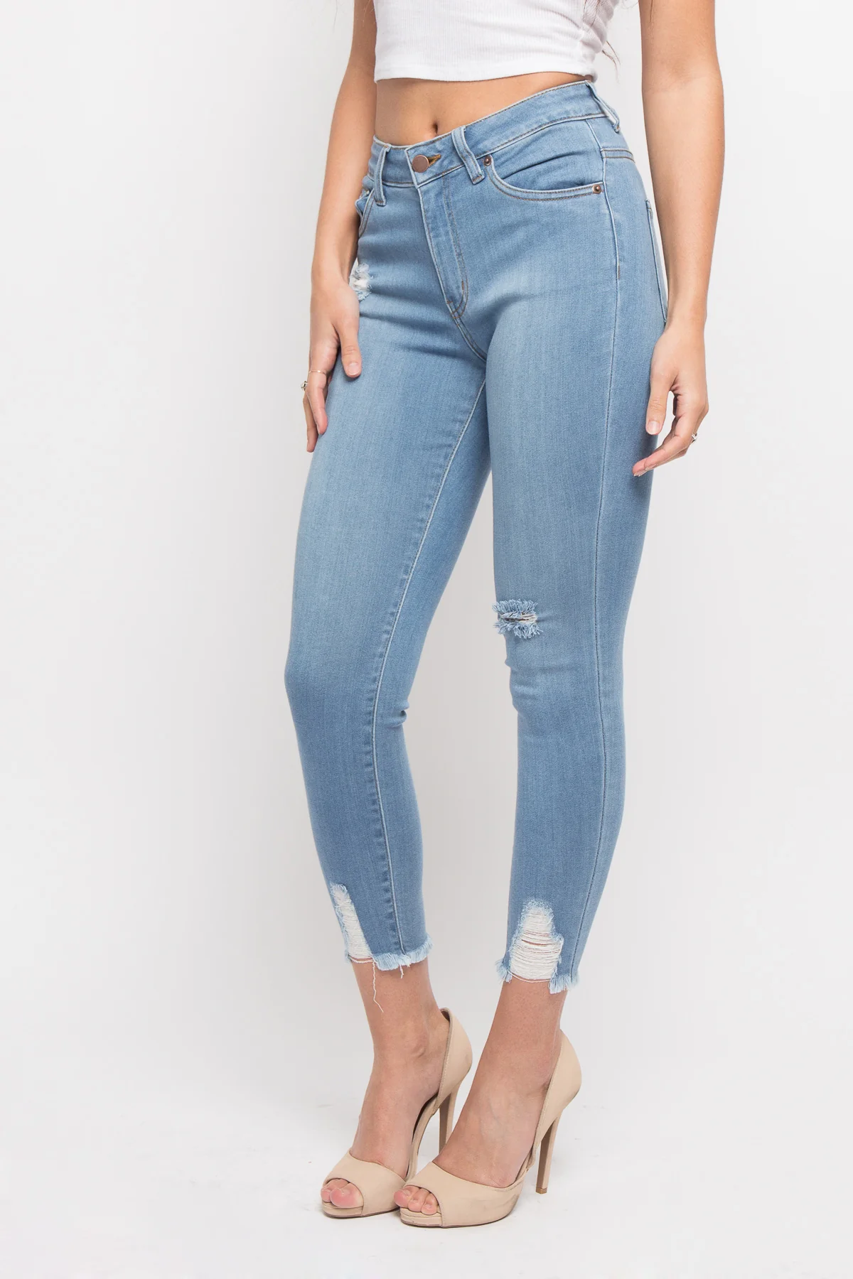 Essential Distressed Cropped Jeans - Image 7