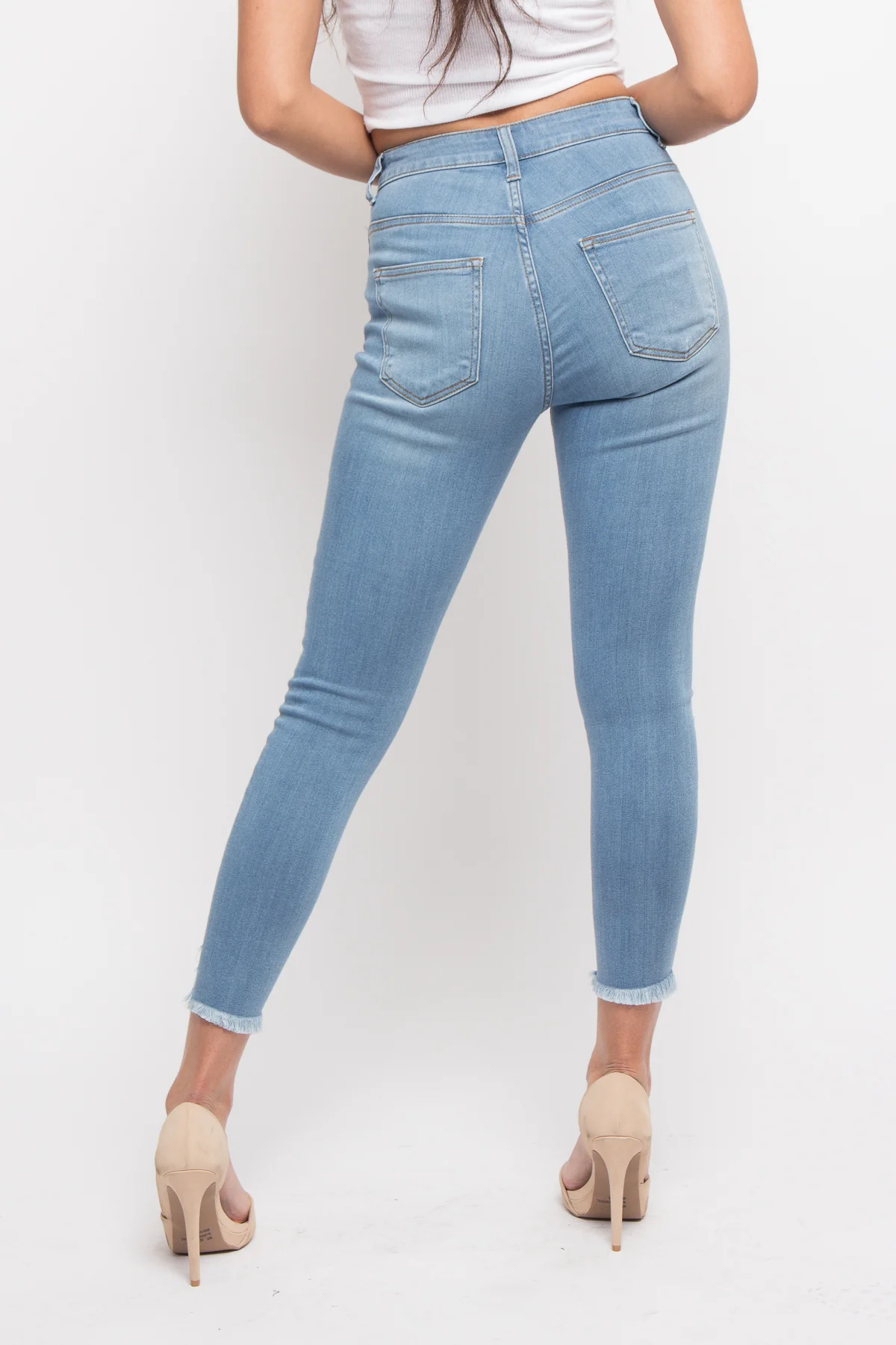Essential Distressed Cropped Jeans - Image 8