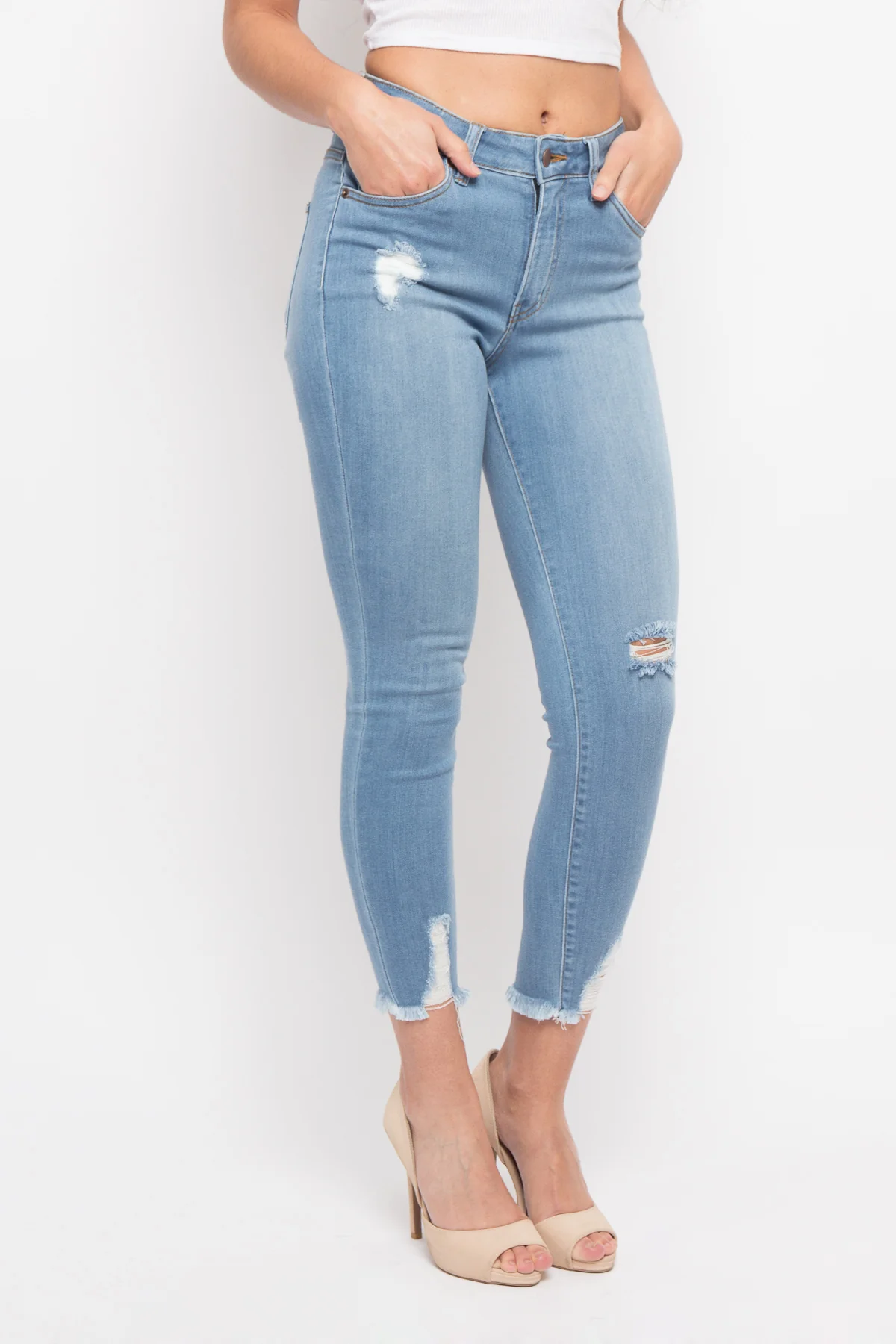 Essential Distressed Cropped Jeans - Image 9