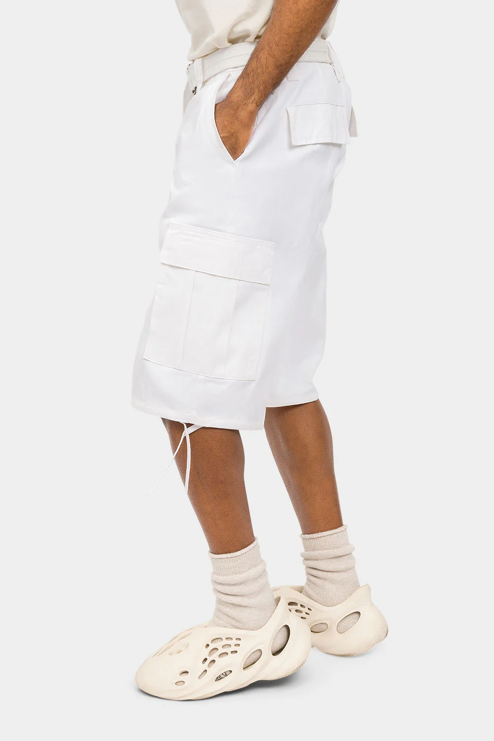Belted Solid Cargo Shorts - Image 17