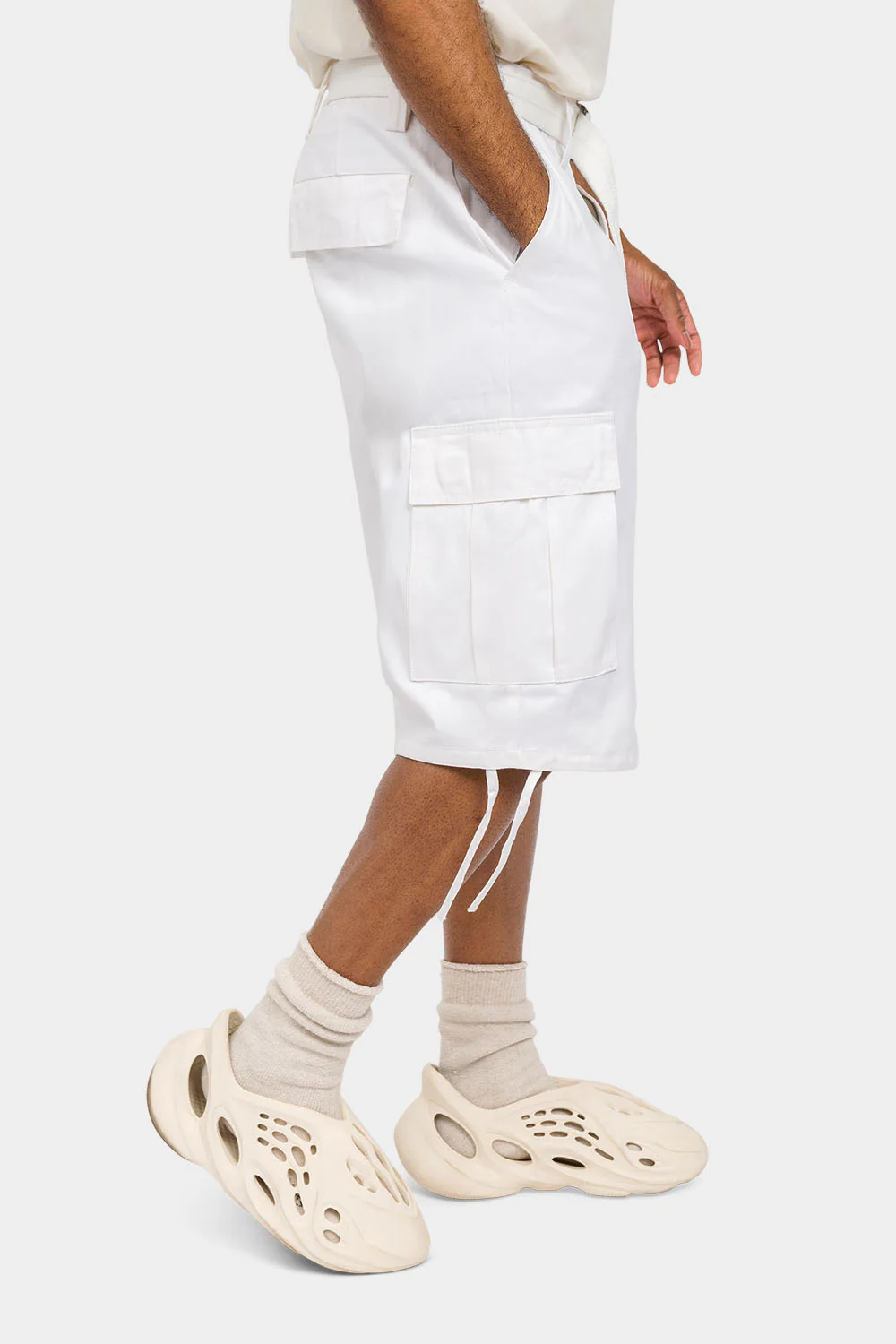Belted Solid Cargo Shorts - Image 19