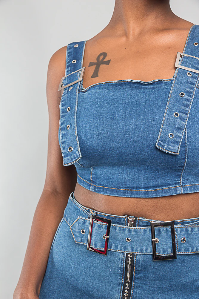 Buckled Denim Cropped Shirt - Image 11