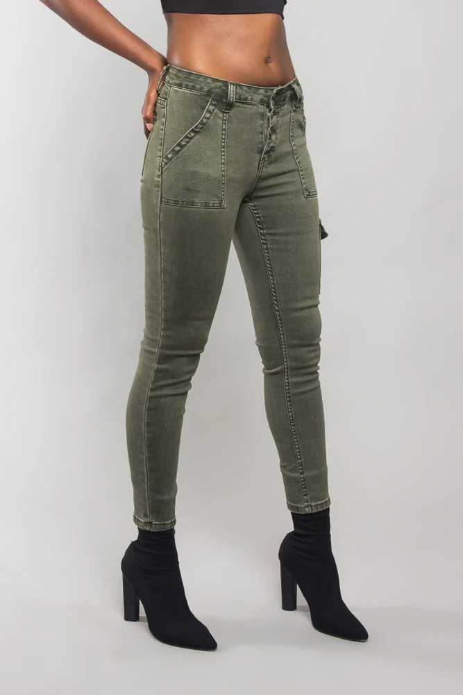 Buttoned Skinny Cargo Pants - Image 10