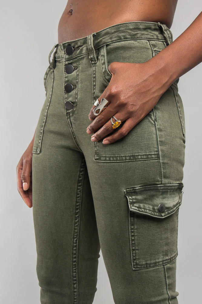 Buttoned Skinny Cargo Pants - Image 11