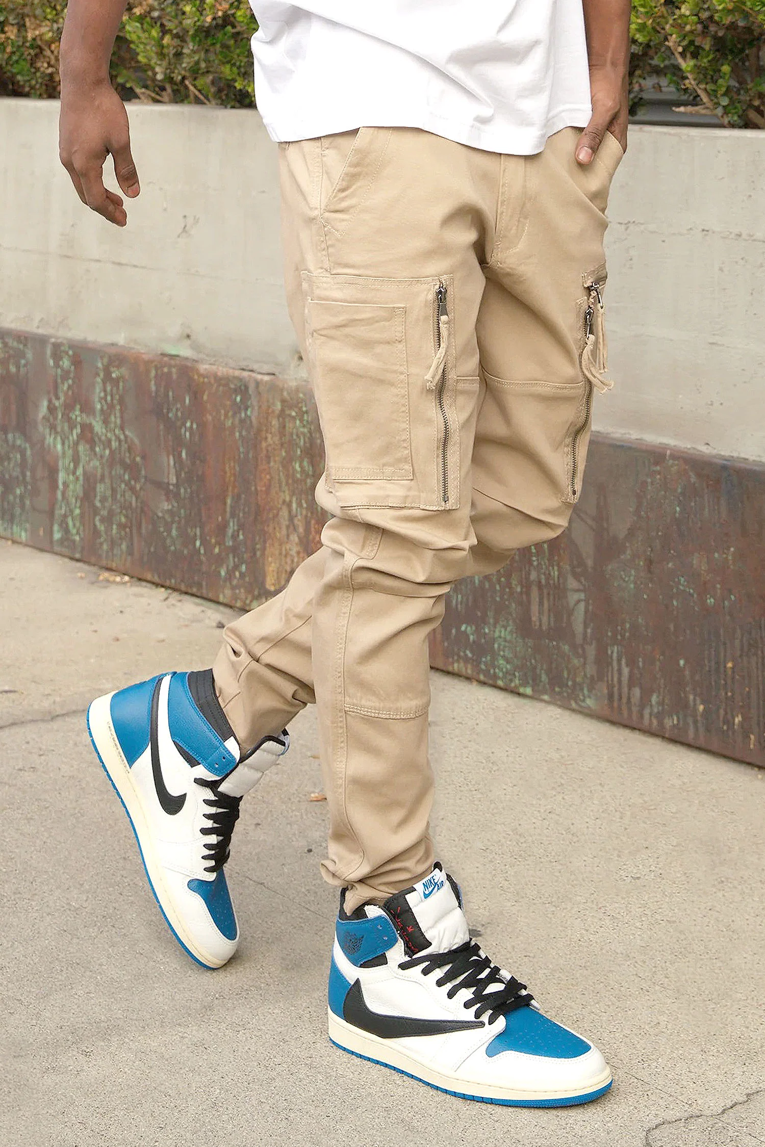 Men's Essential Utility Cargo Jogger Pants - Image 3