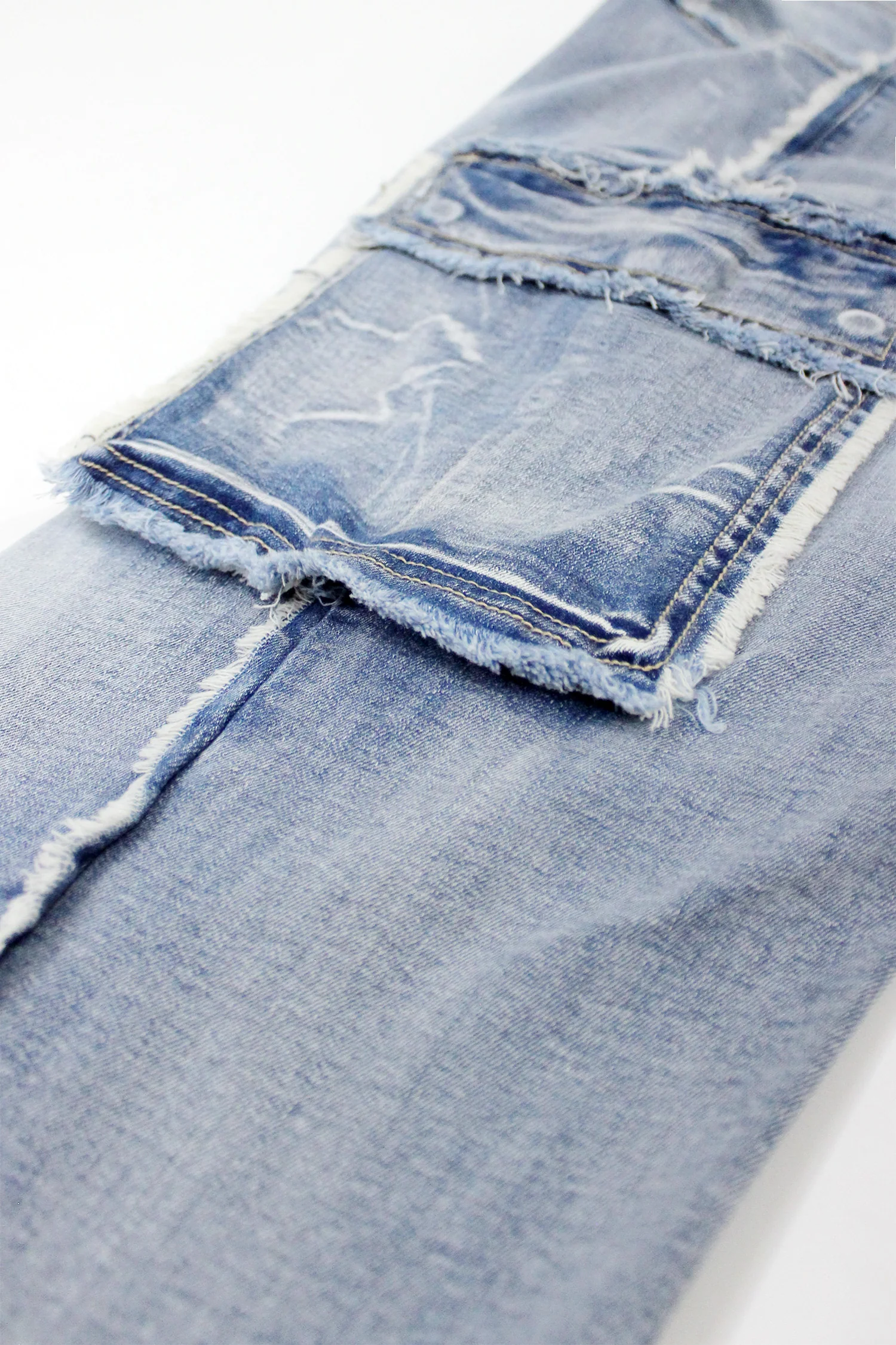 Men's Loose Fit Raw Edge Cargo Jeans - Image 11