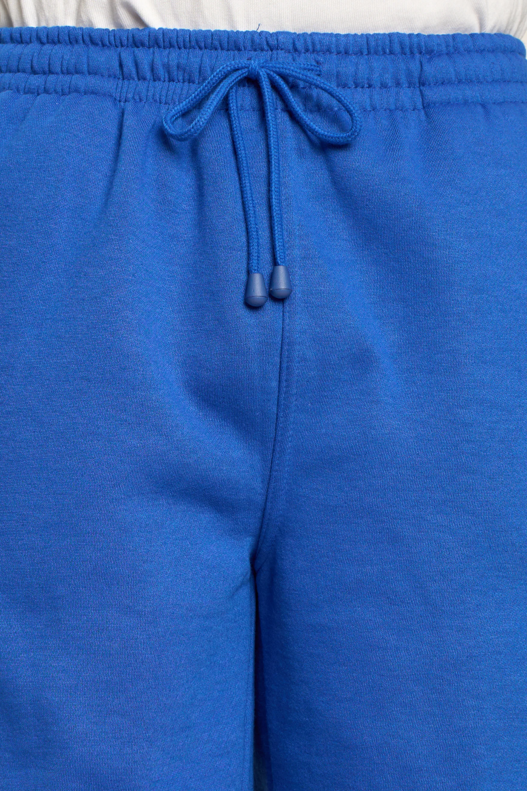 Men's Solid Fleece Heavyweight Cargo Shorts - Image 38