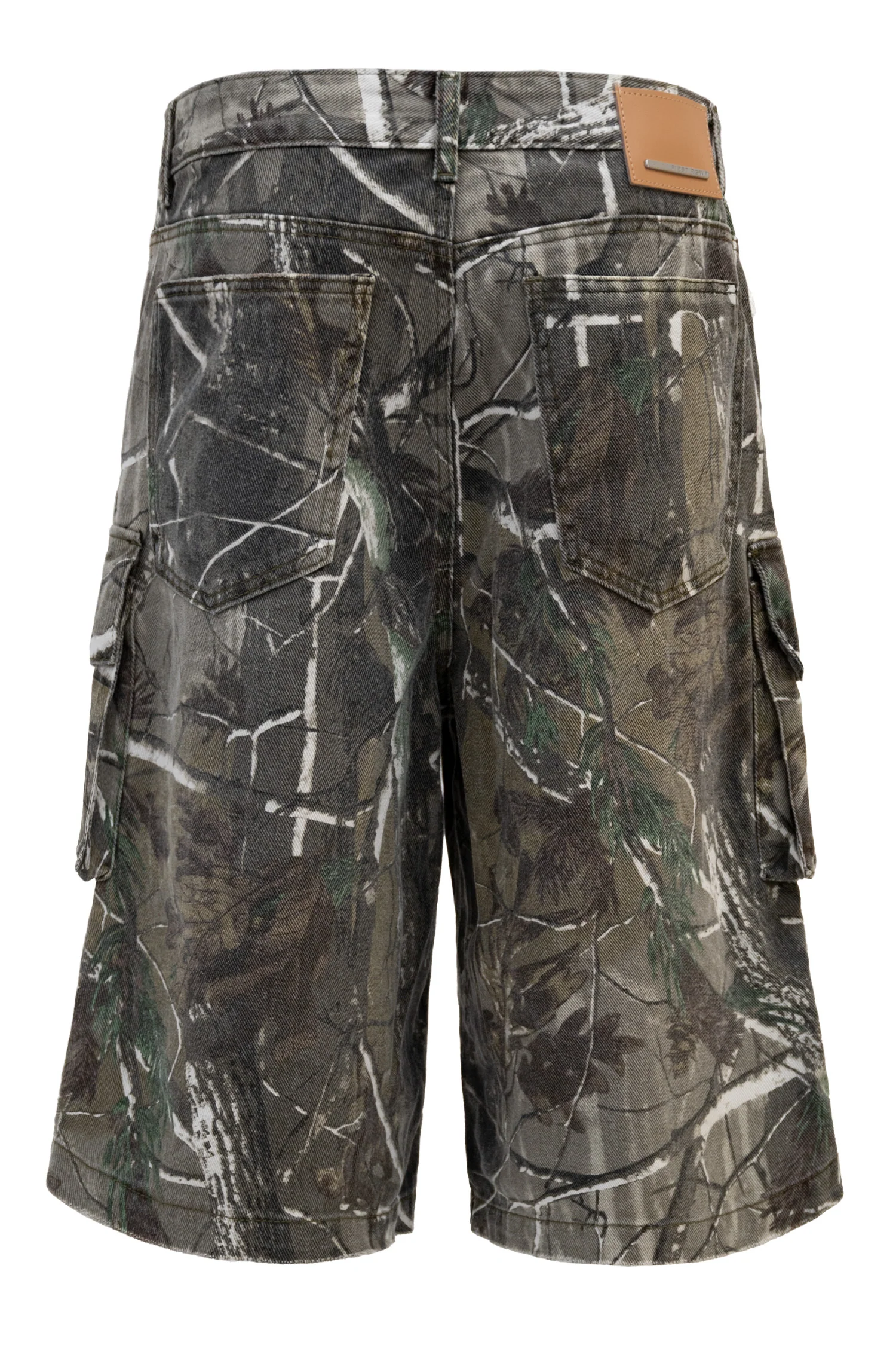 Men's Utility Forest Camo Print Baggy Cargo Shorts - Image 4