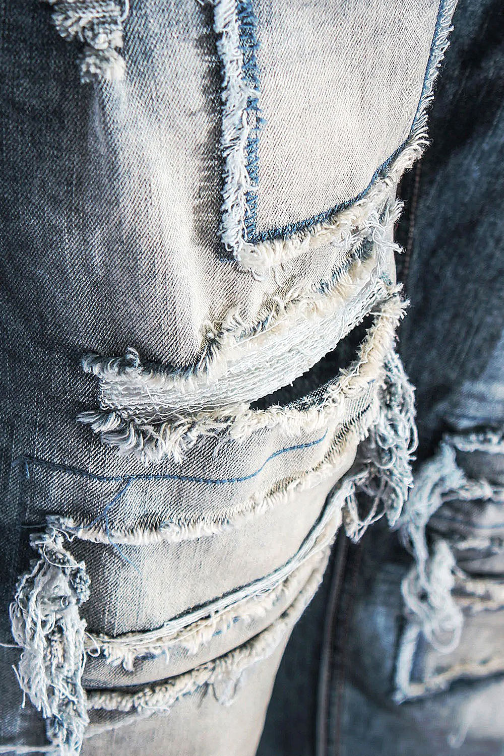 Patchwork Raw Hem Denim Jeans - Image 4