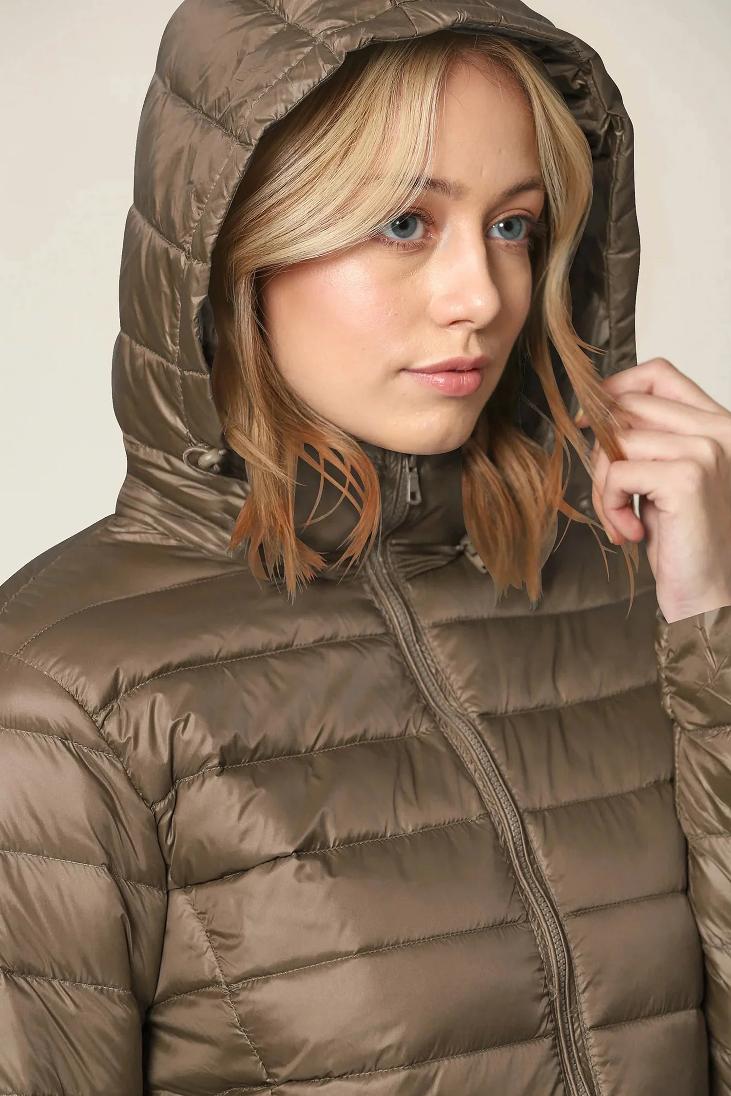 Women's Essential Ultra Light Weight Packable Down Jacket - Image 23